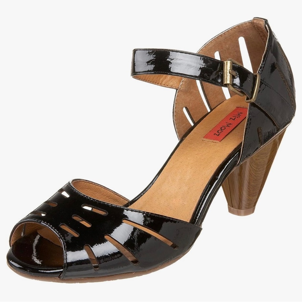Miz Mooz Full house black patent leather sandals. Size 8